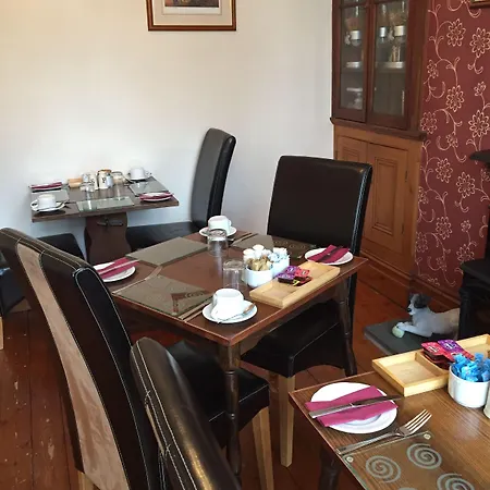 Westbury House בית הארחה 3*