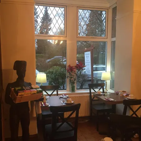 בית הארחה Westbury House ווינדרמר