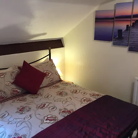 Westbury House בית הארחה 3*